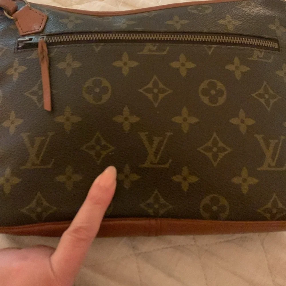LV vintage clutch -zipper needs repair